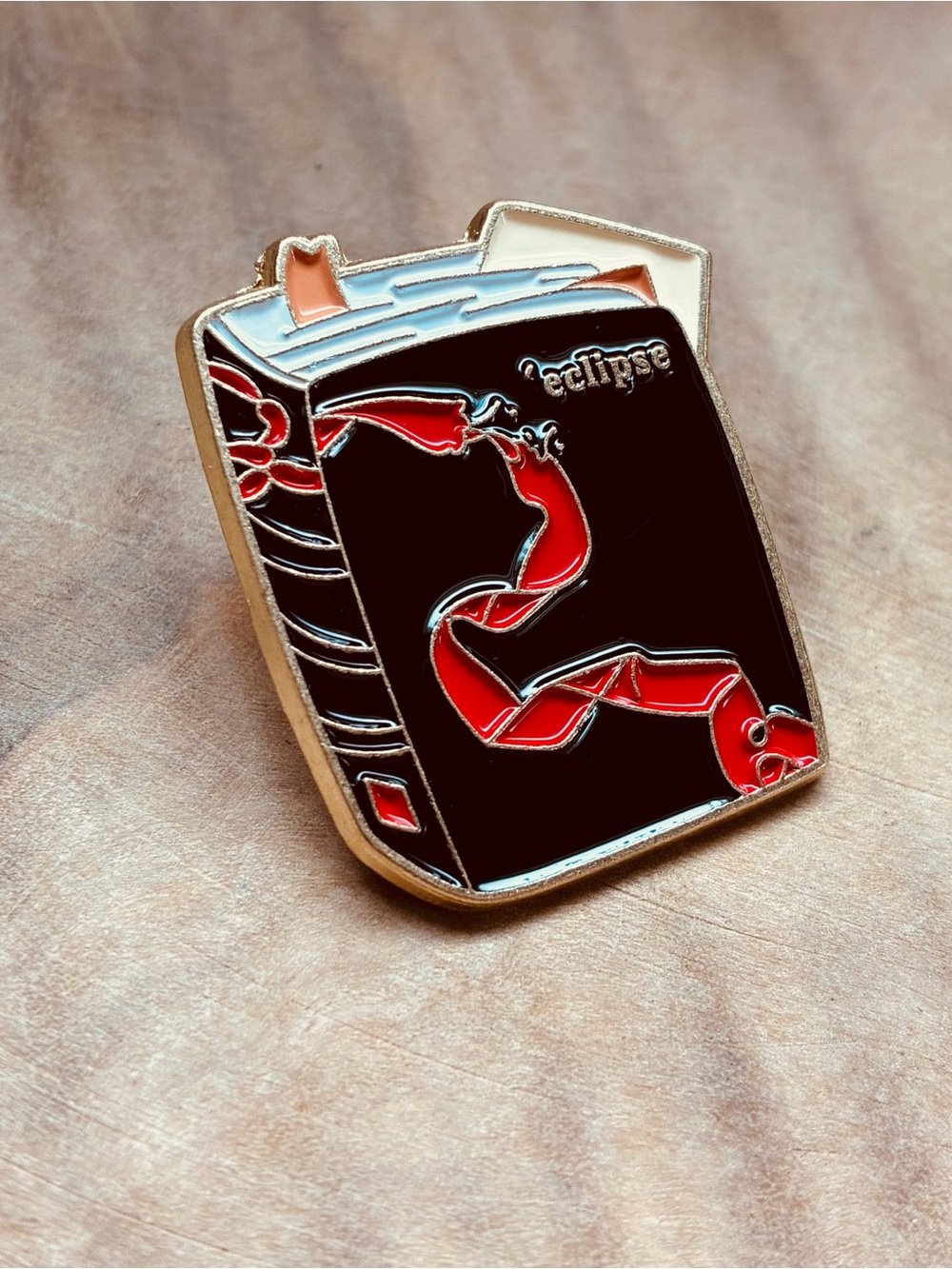 New Twilight Saga Eclipse Book Cover Enamel Pin Red Ribbon Vampire Y2K Cullen